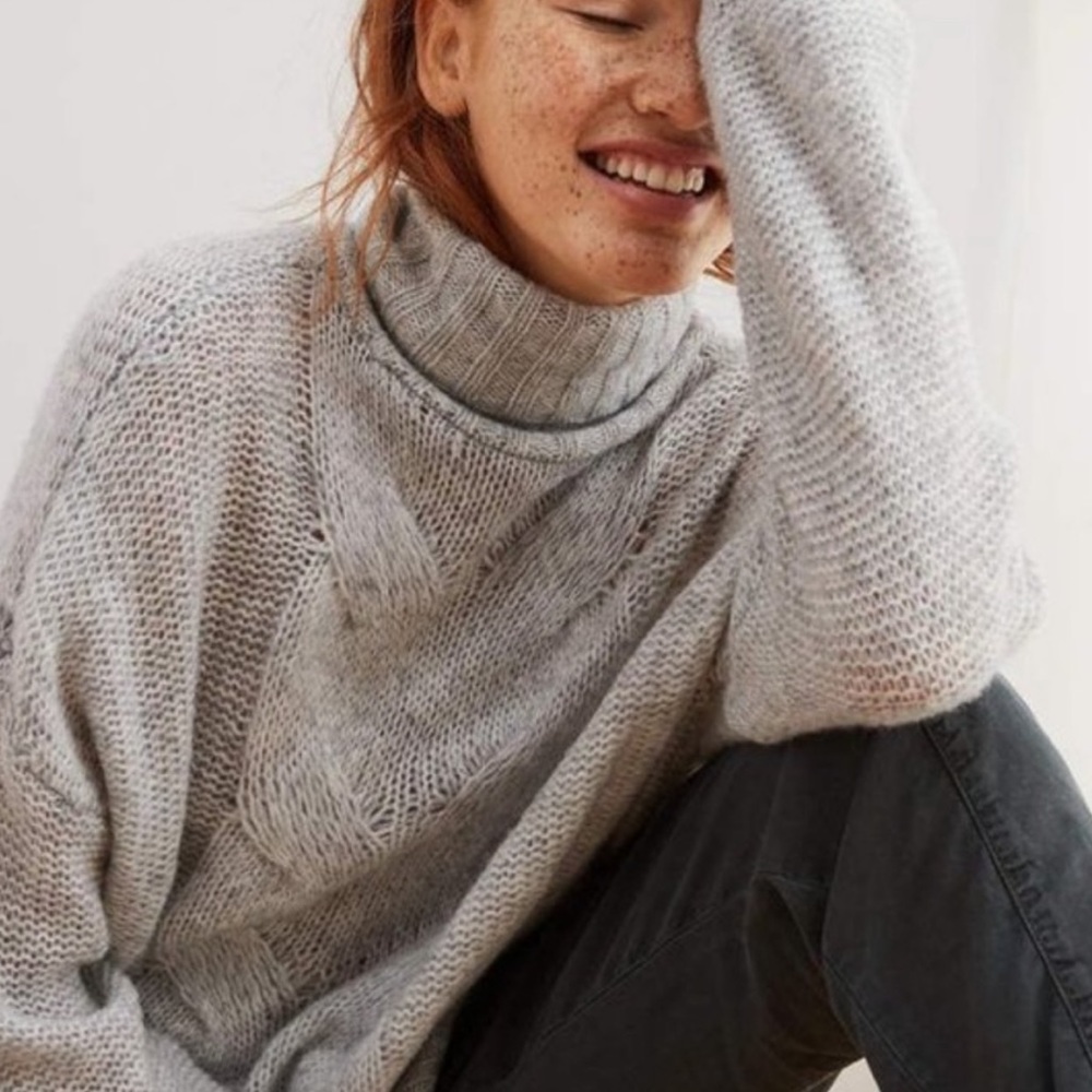 Aerie Grey Turtle Neck Lightweight Sweater